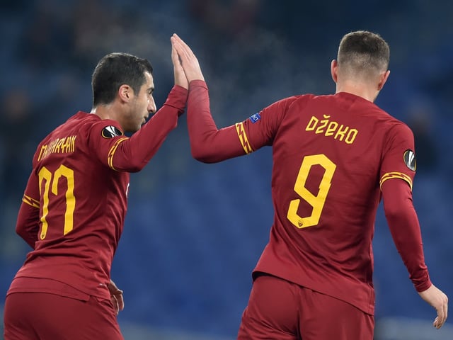 Edin Dzeko (rechs) und Henrikh Mchitarjan klatschen sich ab Edin Dzeko (rechs) und Henrikh Mchitarjan klatschen sich ab