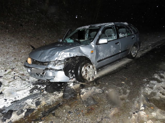 Zerstörtes Auto Zerstörtes Auto