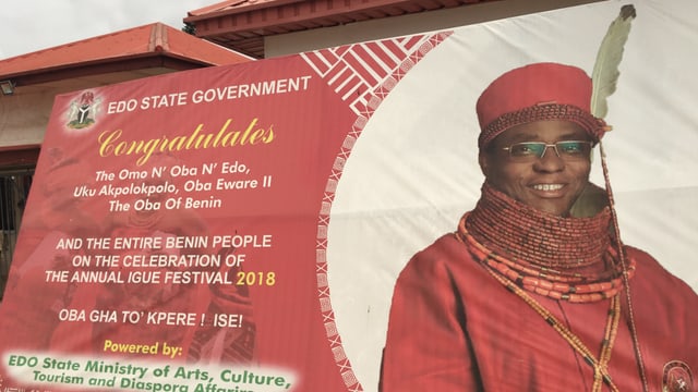 Transparent «Congratulations» und ein Bild des Obas Transparent «Congratulations» und ein Bild des Obas