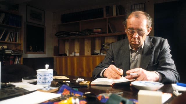 Heinrich Böll beim arbeiten. Heinrich Böll beim arbeiten.