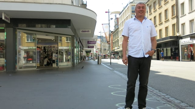 Peter Schmid, der Präsident des Nidaugass-Leists, steht in der Nidaugasse. Peter Schmid, der Präsident des Nidaugass-Leists, steht in der Nidaugasse.