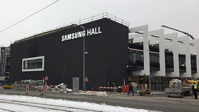 Die neue Konzerthalle in Dübendorf ist ein Neubau mit scharzer Front. Die neue Konzerthalle in Dübendorf ist ein Neubau mit scharzer Front.