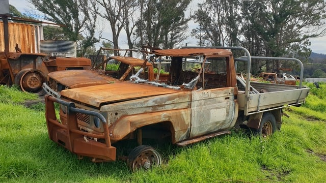 Die Flammen zerstörten tausende von Fahrzeugen Die Flammen zerstörten tausende von Fahrzeugen
