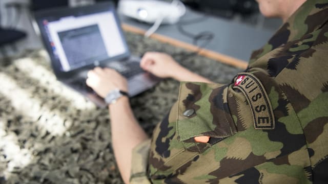 Soldat beim Cyberlehrgang Soldat beim Cyberlehrgang