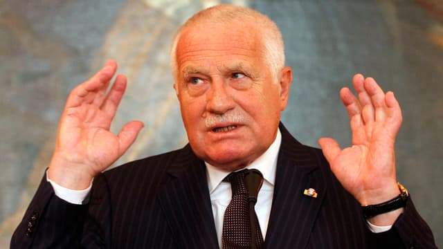Porträt Klaus die Hànde verwerfend Porträt Klaus die Hànde verwerfend