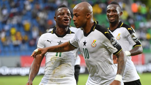 Andre Ayew bejubelt gemeinsam mit seinen Mitspielern den Siegestreffer. Andre Ayew bejubelt gemeinsam mit seinen Mitspielern den Siegestreffer.