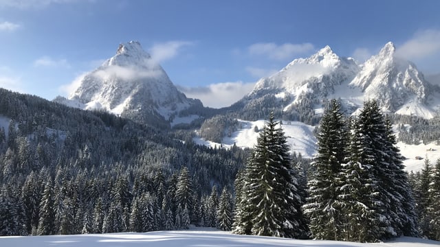 Verschneite Mythen im Kanton Schwyz. Verschneite Mythen im Kanton Schwyz.