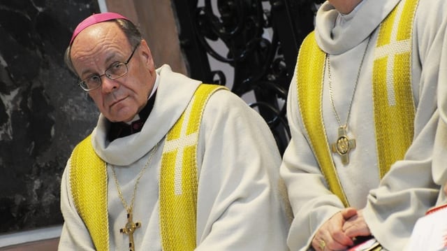 L'uvestg Vitus Huonder durant la messa. L'uvestg Vitus Huonder durant la messa.