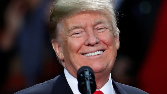 Lachender Donald J. Trump. Lachender Donald J. Trump.