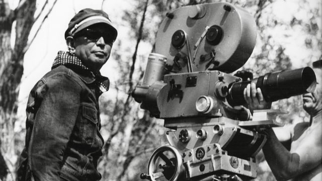 Ein Mann mit einer Filmkamera Ein Mann mit einer Filmkamera