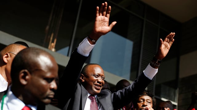 Uhuru Kenyatta nach der Wahl zum Präsidenten: Er jubelt. Uhuru Kenyatta nach der Wahl zum Präsidenten: Er jubelt.