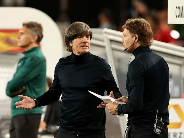 Der Deutschland-Trainer konnte die lange Nachspielzeit nicht verstehen. Der Deutschland-Trainer konnte die lange Nachspielzeit nicht verstehen.
