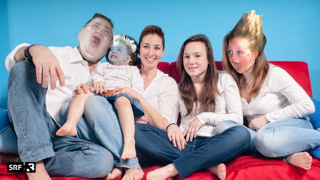 Familie auf dem Sofa Familie auf dem Sofa