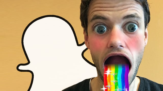 Ein sympathischer junger Mann kotzt dank Snapchat einen Regenbogen. Das ist alles.