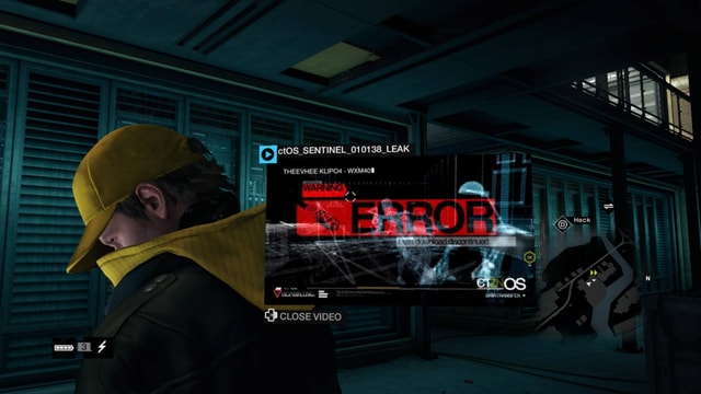 Aiden schaut sich ein gehacktes Video an. Aiden schaut sich ein gehacktes Video an.
