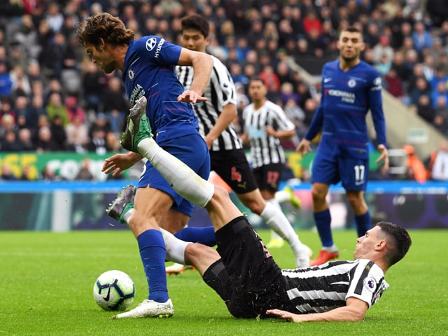 Fabian Schär verursacht Penalty Fabian Schär verursacht Penalty