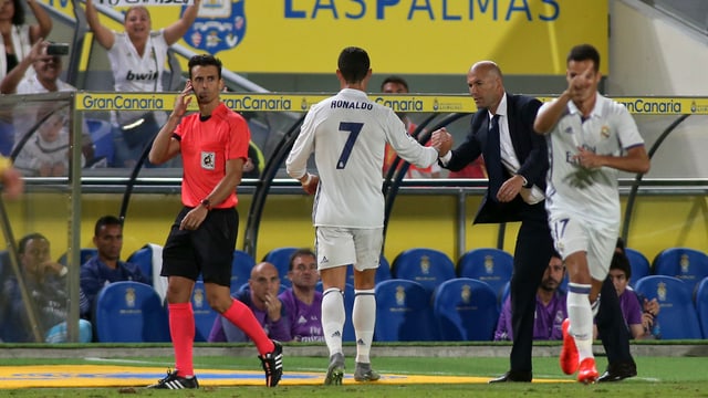 Ronaldo bei seiner Auswechslung. Ronaldo bei seiner Auswechslung.