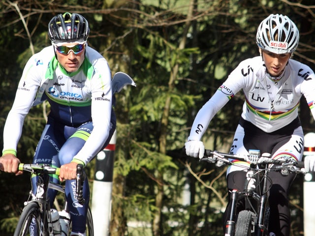 Michael Albasini und Jolanda Neff fahren gemeinsam Rad. Michael Albasini und Jolanda Neff fahren gemeinsam Rad.