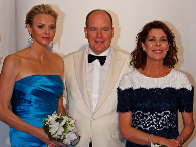 Prinzessin Caroline (r.) stiehlt mit ihrem Strahlen allen die Show Prinzessin Caroline (r.) stiehlt mit ihrem Strahlen allen die Show