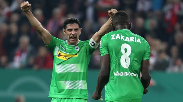 Jubelnde Fussballspieler Jubelnde Fussballspieler