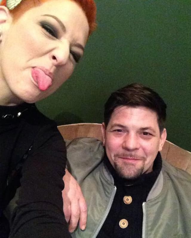 Meta Hiltebrand auf einem Selfie, auf dem sie die Zunge rausstreckt. Meta Hiltebrand auf einem Selfie, auf dem sie die Zunge rausstreckt.