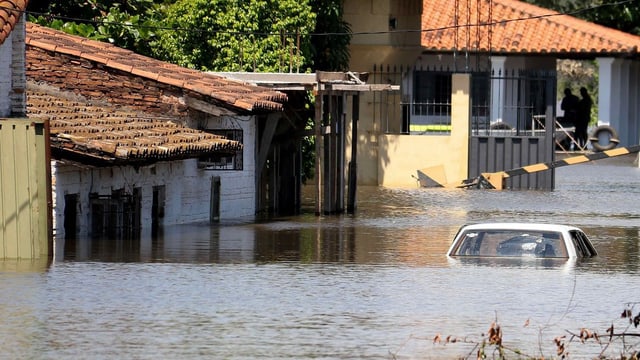 Wasser ist in Gebäude eingelaufen Wasser ist in Gebäude eingelaufen