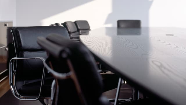 Ein leeres Sitzungszimmer. Ein leeres Sitzungszimmer.