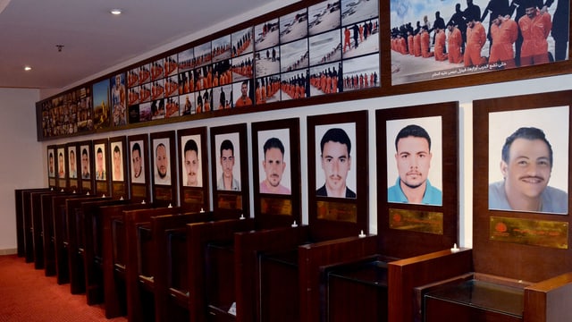 Märtyrerbilder im Kulturzentrum in Kairo. Märtyrerbilder im Kulturzentrum in Kairo.