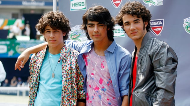 Die Jonas Brothers bestehen aus Paul, Joe und Nick.
