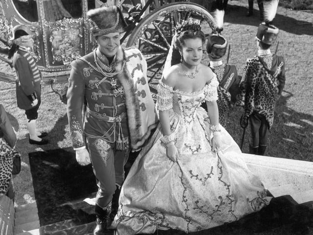 Filmset-Aufnahme von Kaiser Franz an Seite von Sissi. Filmset-Aufnahme von Kaiser Franz an Seite von Sissi.