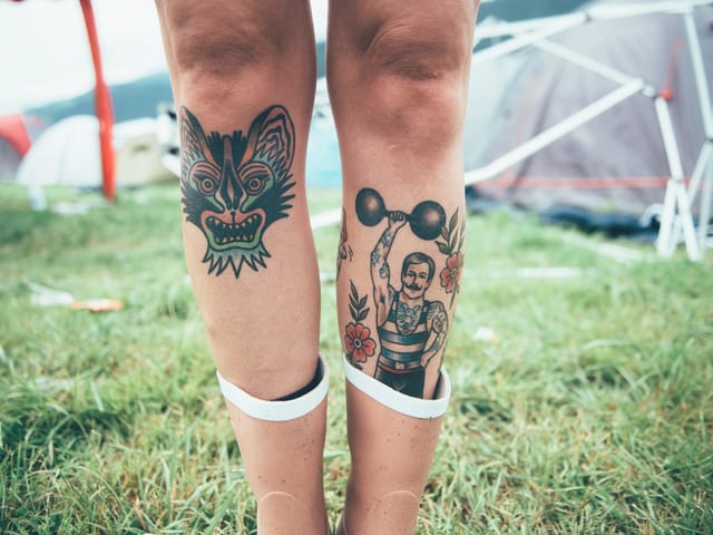 Beine von Festivalbesucherin Beine von Festivalbesucherin