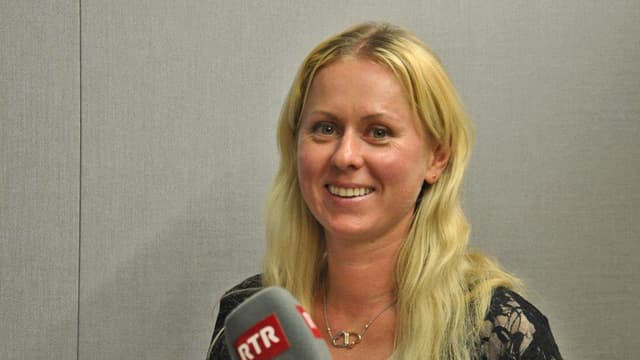 Irina Schmid en il studio da RTR. Irina Schmid en il studio da RTR.