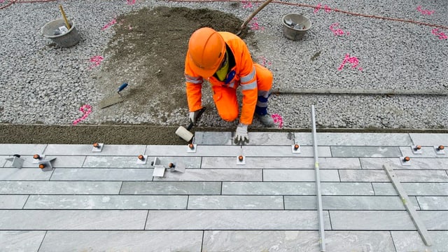 Landräte fordern schärfere Kontrollen der Baustellen im Baselbiet. Landräte fordern schärfere Kontrollen der Baustellen im Baselbiet.
