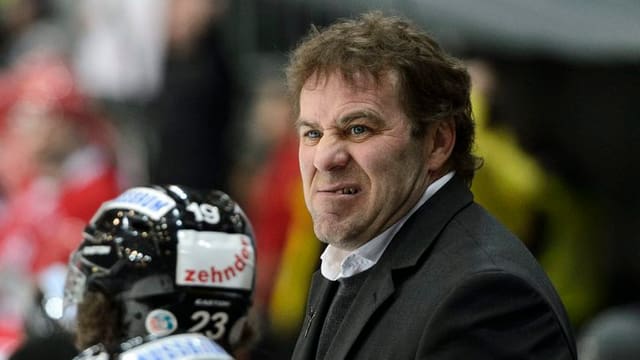 Scott Beattie bei einem Spiel (zieht Grimasse) Scott Beattie bei einem Spiel (zieht Grimasse)