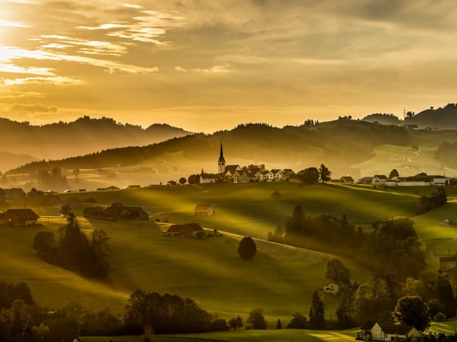 Goldene Morgenstimmung im Appenzellerland Goldene Morgenstimmung im Appenzellerland