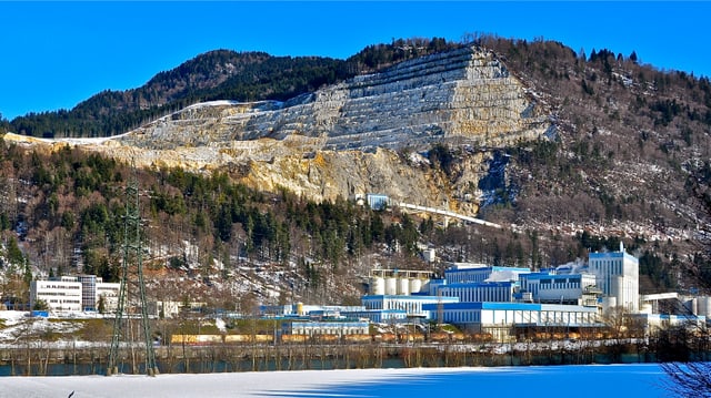 Steinbruch und Fabrik Steinbruch und Fabrik