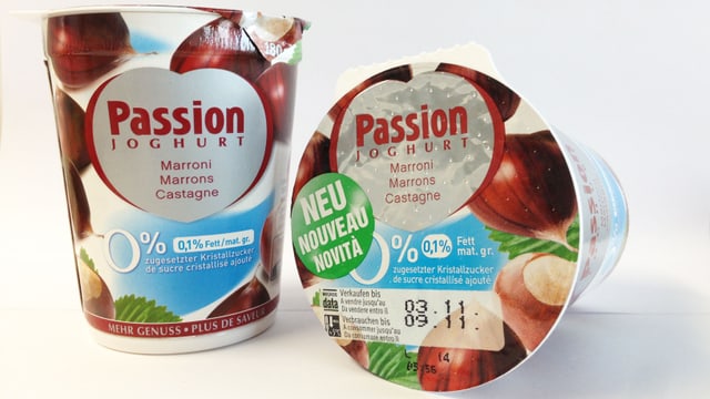 Zwei Becher Passion-Joghurt Marroni Zwei Becher Passion-Joghurt Marroni