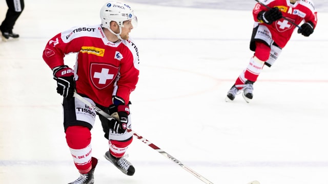 Tanner Richard spielt Hockey. Tanner Richard spielt Hockey.