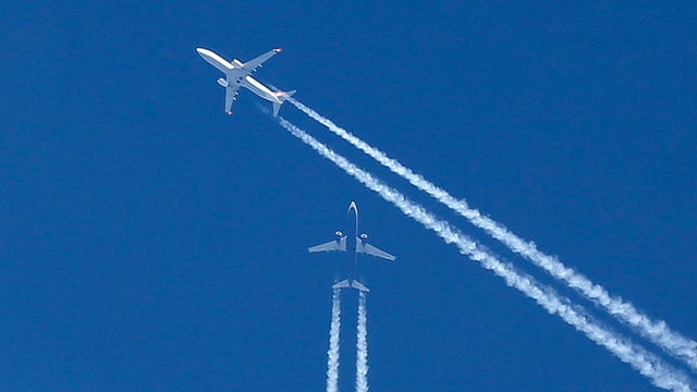 Zwei Flieger in der Luft Zwei Flieger in der Luft