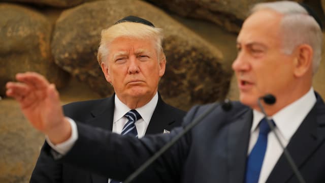 Donald Trump steht hinter Benjamin Netanyahu Donald Trump steht hinter Benjamin Netanyahu