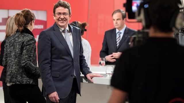 Rösti in der Präsidentenrunde, im Hintergrund Gössi und Pfister Rösti in der Präsidentenrunde, im Hintergrund Gössi und Pfister