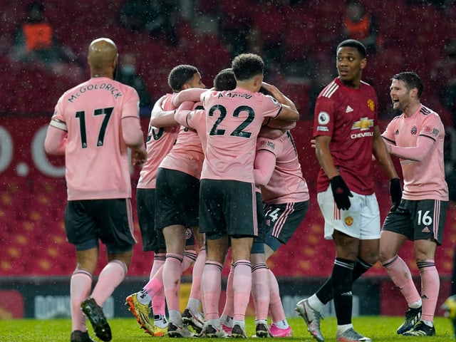 Schlusslicht Sheffield United schlägt Manchester United 2:1. Schlusslicht Sheffield United schlägt Manchester United 2:1.