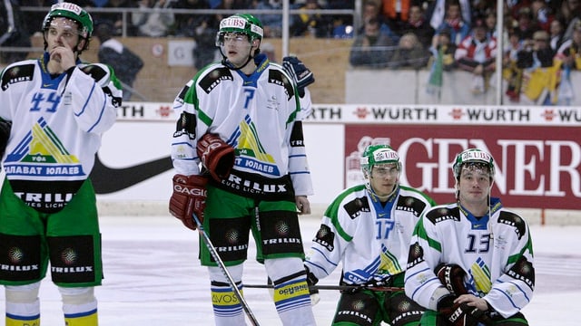 Die Spieler von Salawat Ufa müssen am Spengler Cup mit einem Intermis-Trainer auskommen. Die Spieler von Salawat Ufa müssen am Spengler Cup mit einem Intermis-Trainer auskommen.