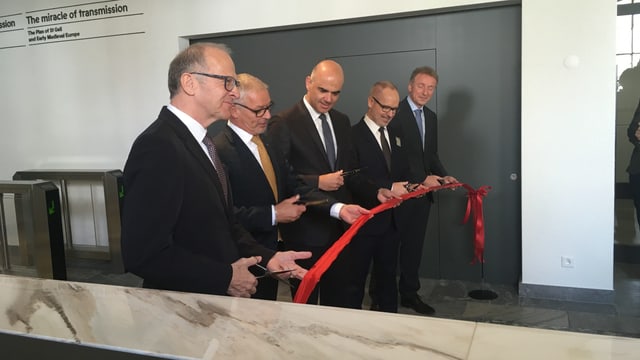 Hoher Besuch an der Eröffnung der neuen Ausstellung: Bundesrat Alain Berset (Mitte). Hoher Besuch an der Eröffnung der neuen Ausstellung: Bundesrat Alain Berset (Mitte).