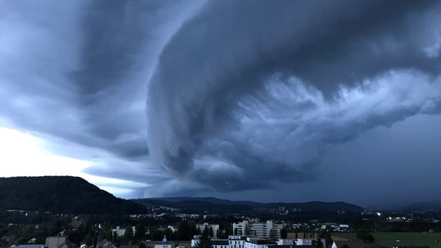 Shelf cloud über Untersiggenthal. Shelf cloud über Untersiggenthal.