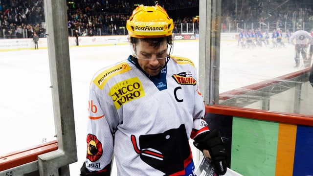 Bern-Captain Martin Plüss. Bern-Captain Martin Plüss.