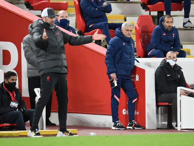 Jürgen Klopp und José Mourinho an der Seitenlinie. Jürgen Klopp und José Mourinho an der Seitenlinie.