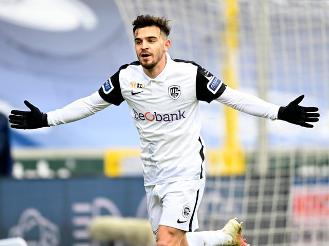 Bastien Toma trifft in Belgien.
