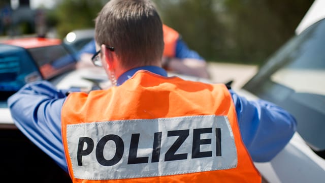 Ein Polizist. Ein Polizist.