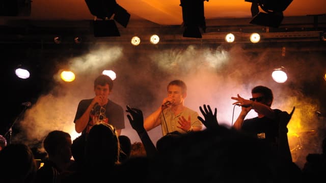 Band D'Elite spielt vor Publikum. Band D'Elite spielt vor Publikum.